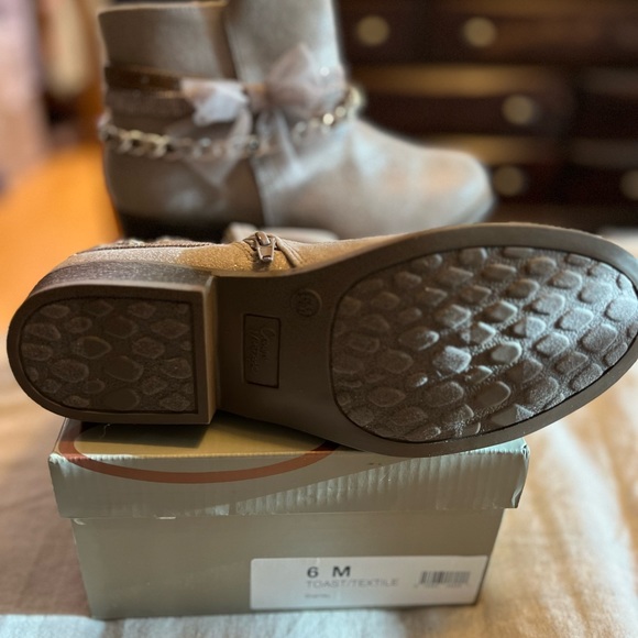 NWT Crown Vintage Shanley bootie-kids/womens - Picture 6 of 7